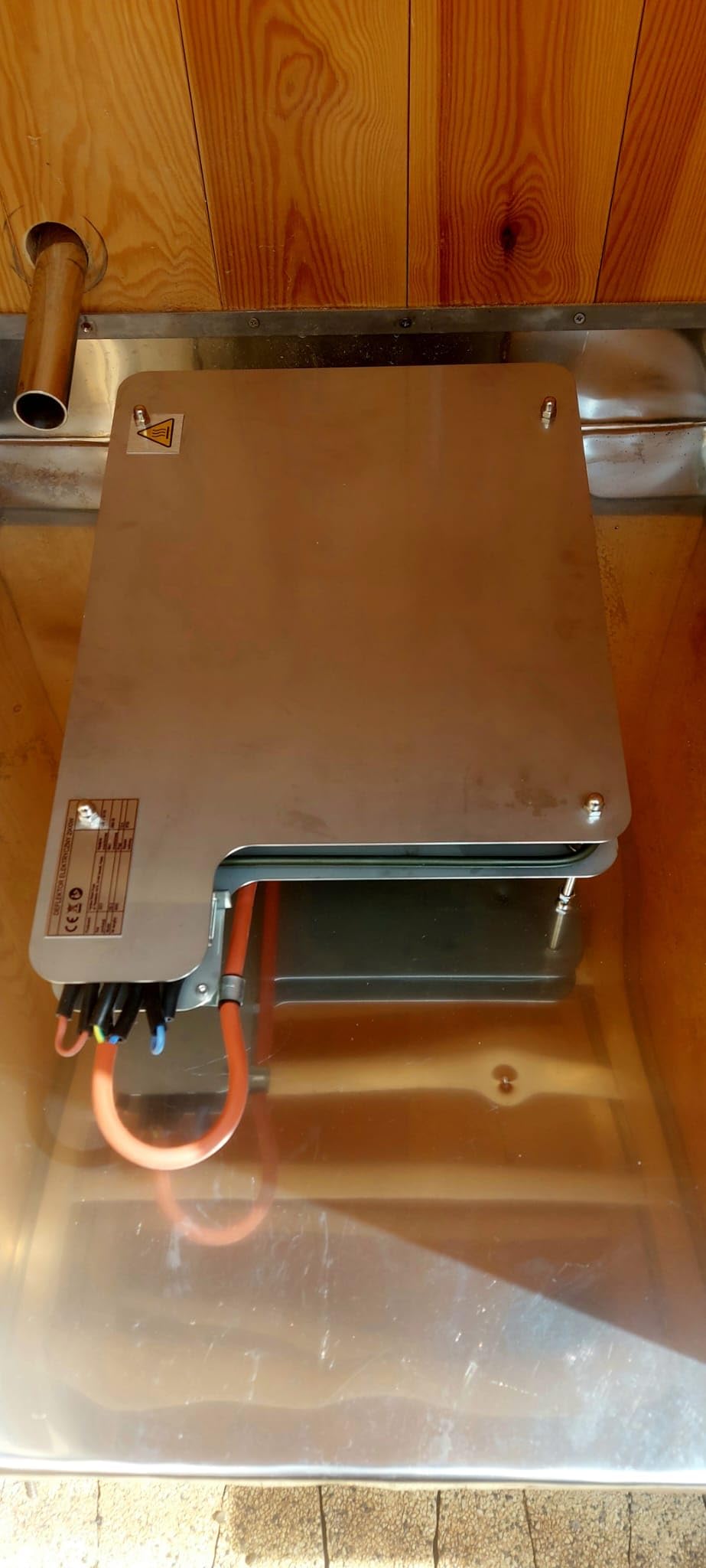 KOMPLET DO WĘDZARNI - GENERATOR DYMU 2,3 L Z POPIELNIKIEM I DEFLEKTOR Z GRZAŁKĄ 2,9 kW ORAZ TERMOREGULATOR 4,5 kW
