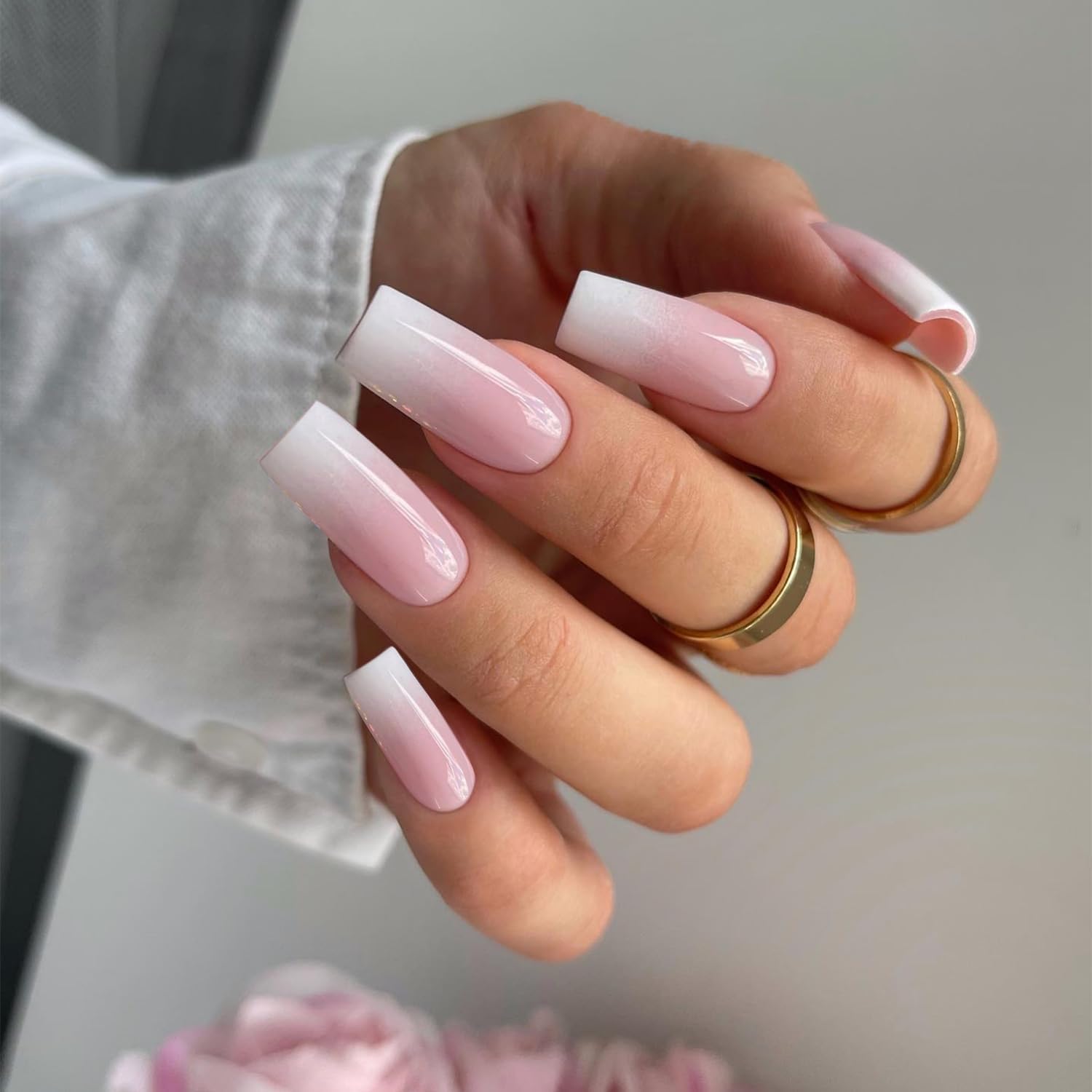 KQueenest Ombré Rosa Press On Nails Lange Mittel Eckig, Sarg Nägel zum Aufkleben French, Glänzende Jelly-Gel Fake Nails Fingernägel zum aufkleben Ballerina, Acryl Kunstnägel für Frauen, 24 Stück