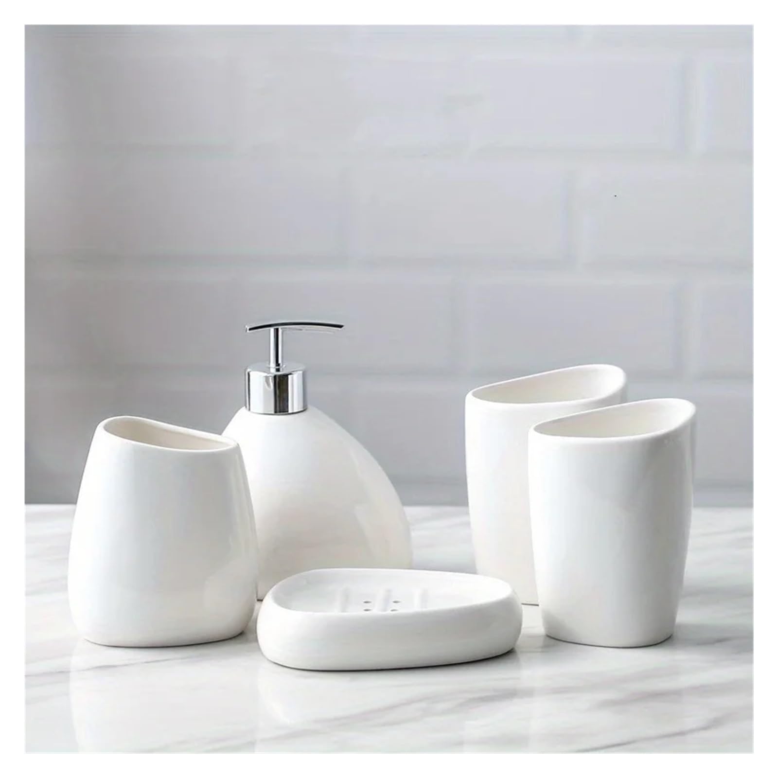 Badezimmer Set 4/5-teiliges Badezimmer-Zubehörset mit Pumpspender, Becher, Zahnbürstenhalter und Seifenschale, Badezimmerzubehör(5 Pcs Sliver)