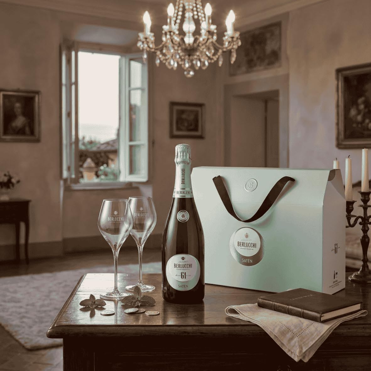 Berlucchi Franciacorta Saten 61 + 2 Calici Cofanetto Regalo