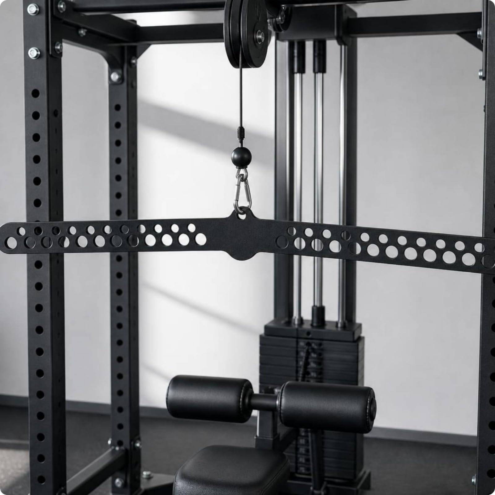 perfeclan Entrenador de Espalda Ajustable Barra de Jalón Lat Barra Perforada Accesorio de Cable Gimnasio Metal Angulado para Ejercicios de Espalda y Brazos