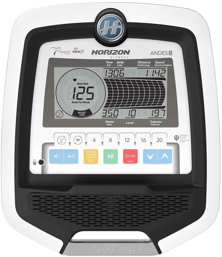 Nærbillede view af Horizon Andes 5 Elliptical-konsollen, der viser display- og kontrolknapperne.