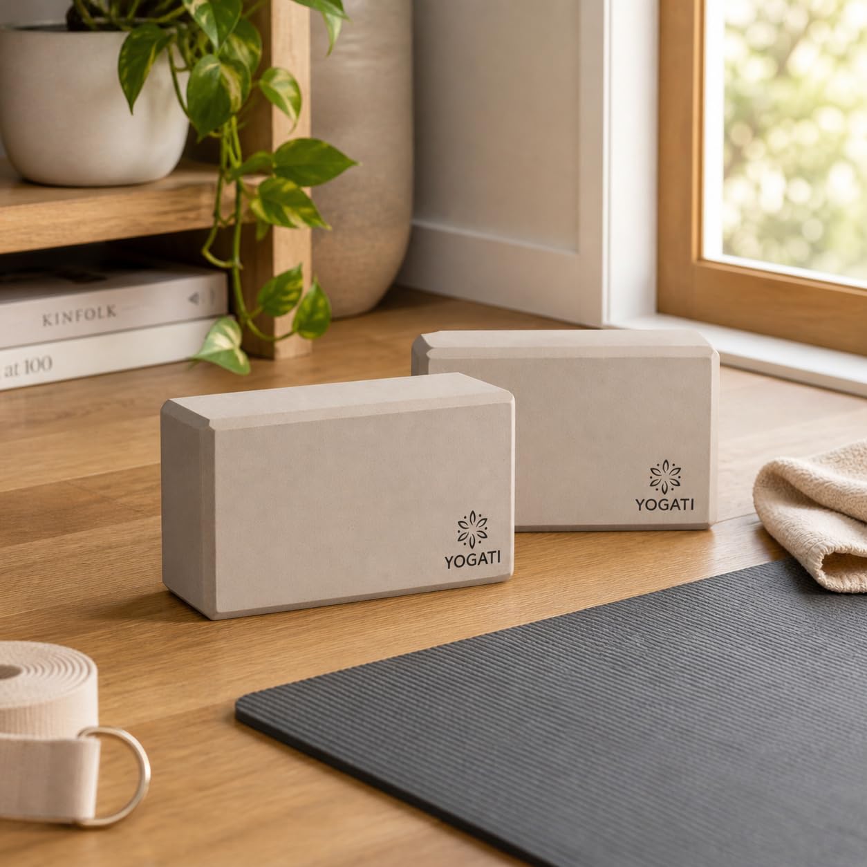 YOGATI® Blocs de Yoga en Mousse lot de 2 | Briques de yoga en Mousse EVA | Dimensions 22 X 12 X 7.5 Cm | Accessoire Yoga Antidérapant pour Pilates et Fitness | Yoga blocks set of 2