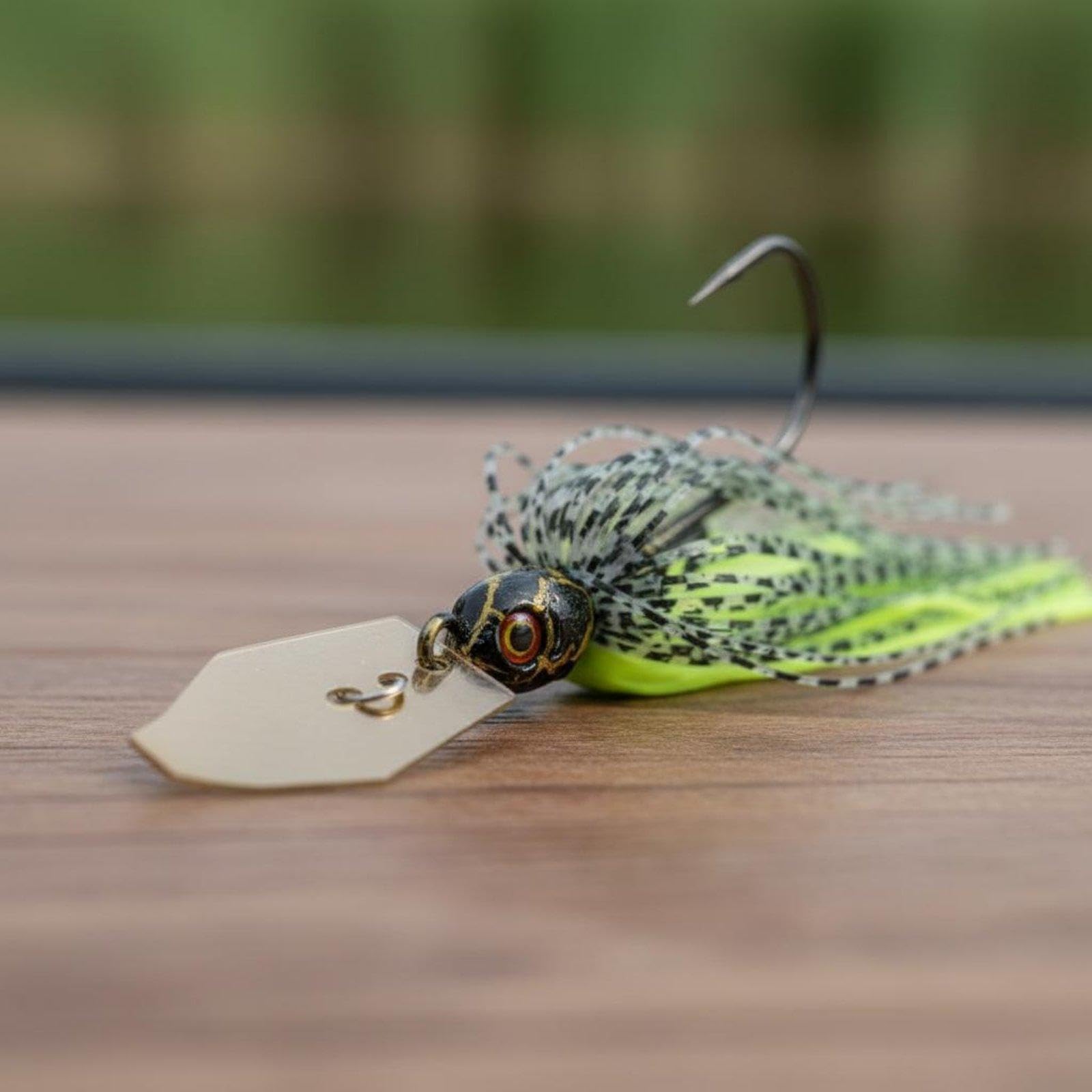 Set di 6 Esche Artificiali da Pesca, Jig, Cucchiaini con Paletta E Gonna in Silicone Che Emette Vibrazioni E Suoni, Adatte alla Pesca di