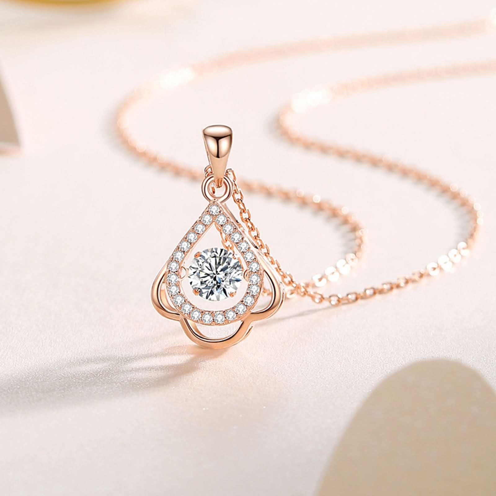 Collar de oro blanco de 9K/14K/18K con colgante para mujer, gota de agua hueca con topacio y moissanita de 0,75 quilates, collar de plata azul claro para compromiso