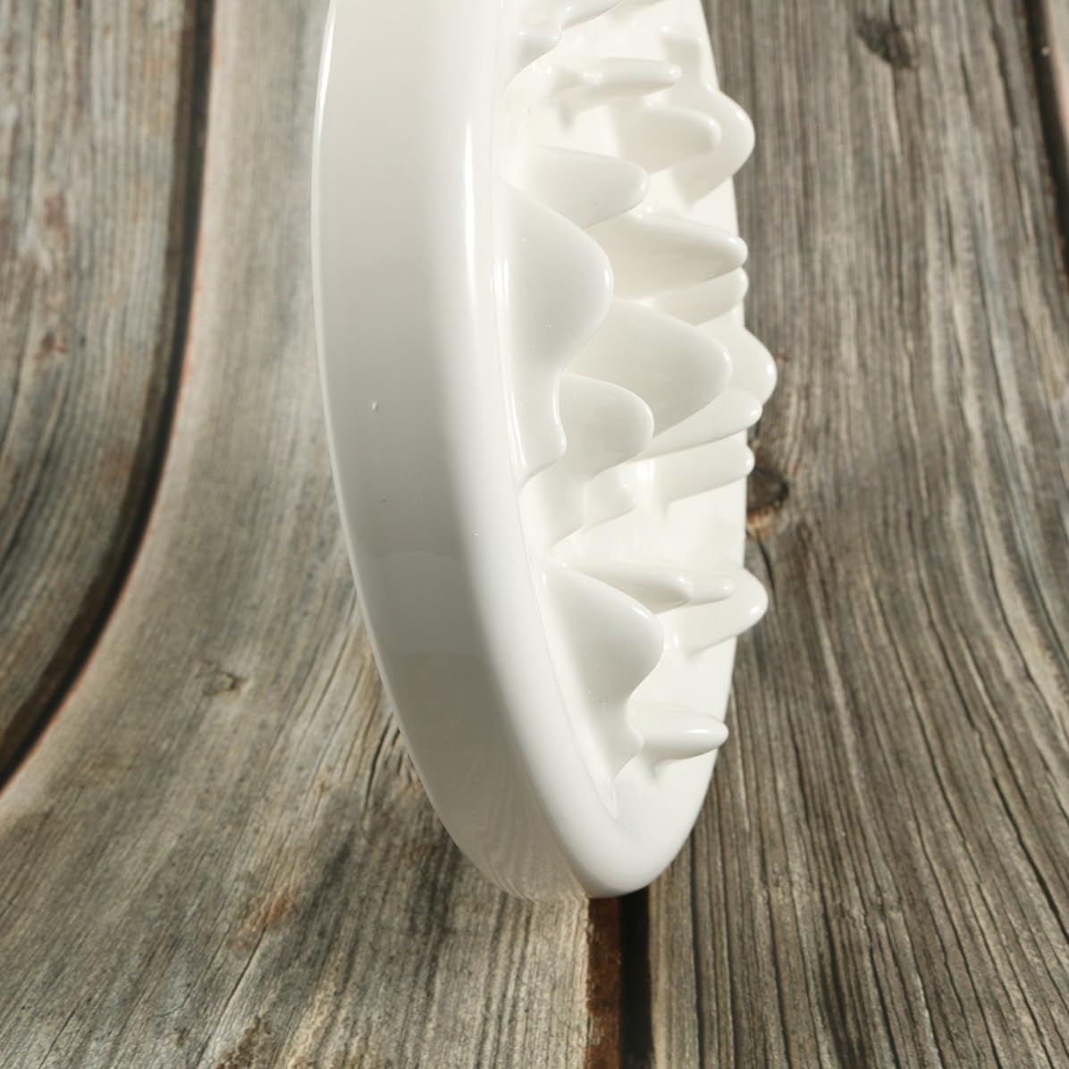 Gamelle en Céramique pour Chat à Alimentation Lente, Blanche | Forme Labyrinthe, Usage Repas pour Chat et Chien, Lavage Facile, Anti-chocs, Style Ludique