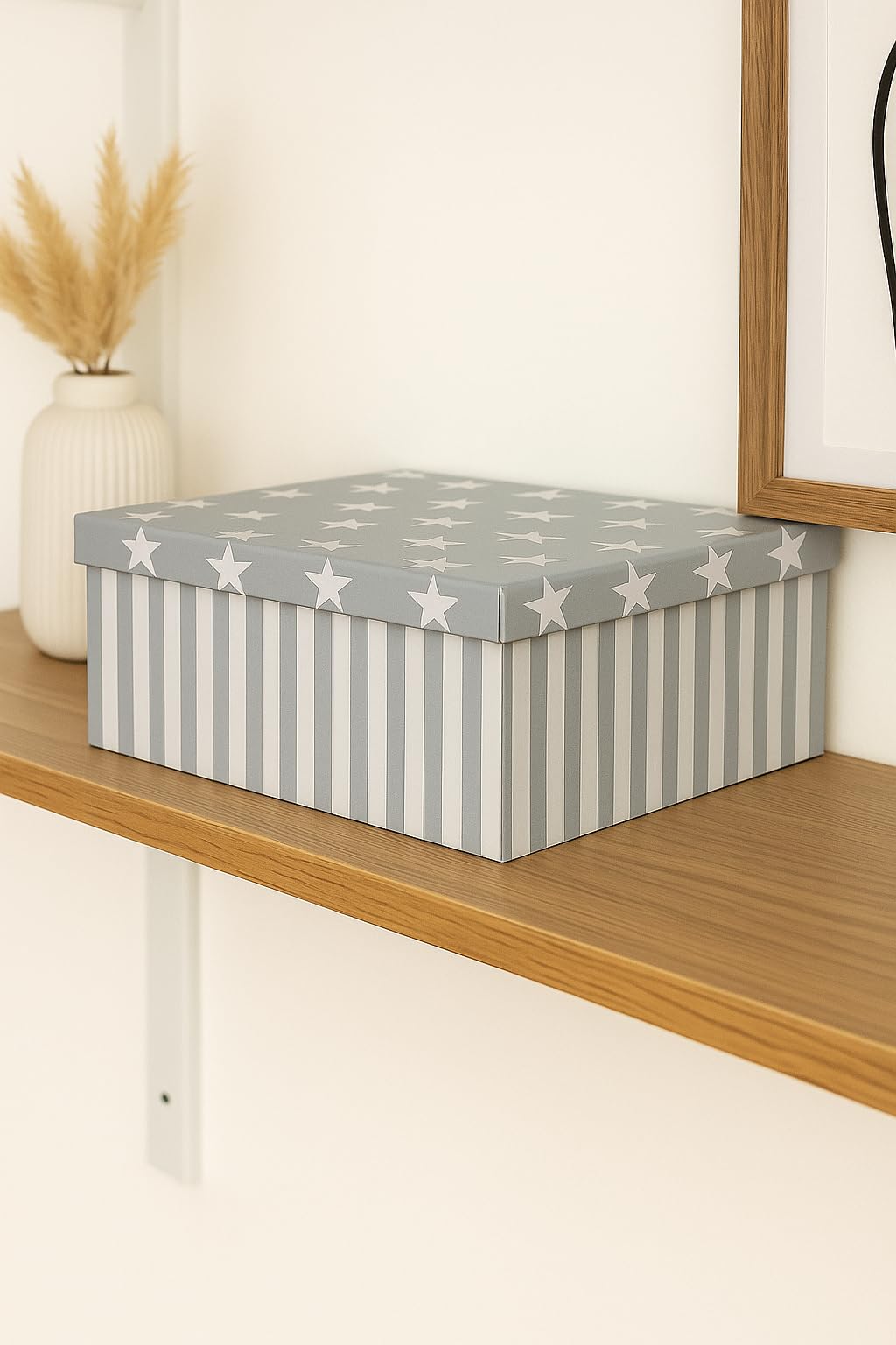 Brandsseller Lot de 10 boites gigognes, Boites-cadeaux, Boites de rangement, Boites en carton avec couvercle – Carton solide à motif étoiles et rayures, Carton, gris, 37,5x29x16cm - 19x13x7,5cm