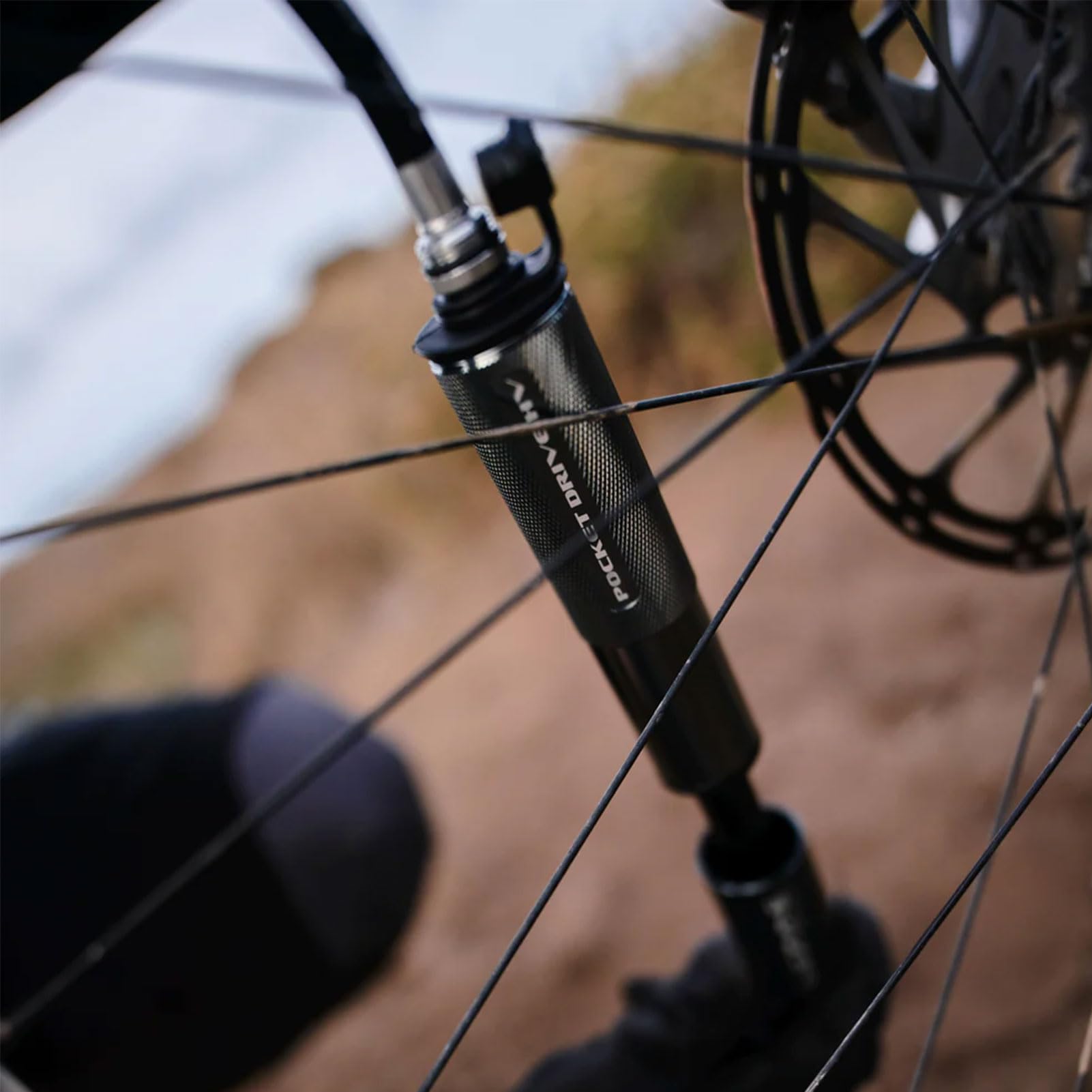 LEZYNE Pocket Drive HV Mini-Fahrrad-Handpumpe, hohes Volumen, 90 psi, Presta- und Scrhader-kompatibel, CNC-Aluminium, kompakt, Übergröße, tragbare Fahrradpumpe