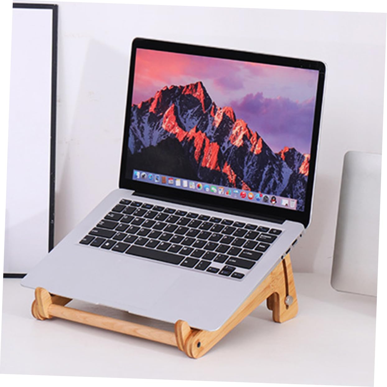 Supporto per Portatile in Legno, Scrivania Portatile per Laptop Regolabile in Altezza, Design Cavo, Antiscivolo, Ergonomico per Casa e Ufficio