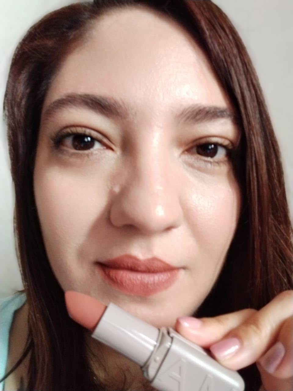 Maybelline New York MAYBELLINE Serum Lipstick, Hydrating Lip Makeup with 8HRs of Lip Plumping Moisture with Hyaluronic Acid + Oil Blend, Wild Card (Midtone Red Matte)