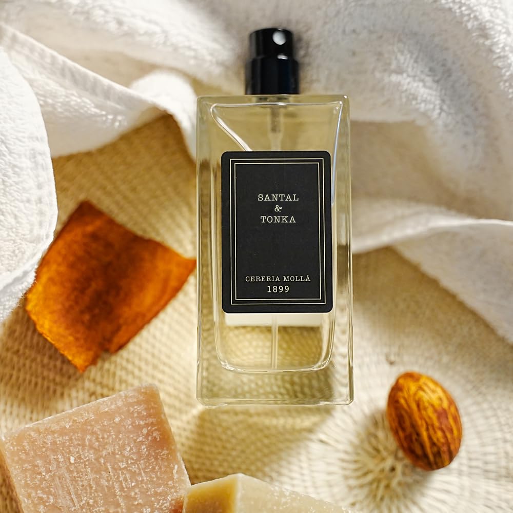 CERERÍA MOLLA 1899 | Room Spray & Body Mist Santal & Tonka | Para Perfumar tu Piel y Hogar | Frasco de Cristal con Difusor en Spray | 100 ml