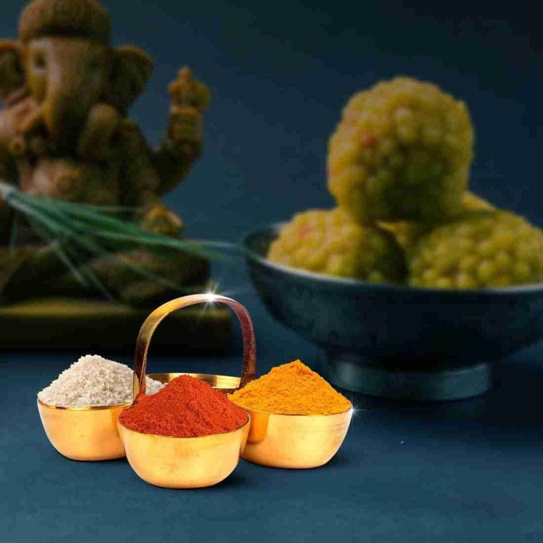 Denique Brass Puja Roli Chawal, Elaichi, Mishri 4 Bowl Stand/Brass Chowmukh Haldi Kumkum Holder Chowmukh 4 Bowl Holder Patra for Home Temple (Large) 2
