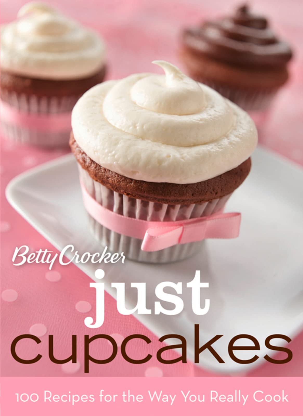 Betty Crocker Just Cupcakes: 100 Recipes For The Way You Really Cook: Easy Decorating for Holiday, Everyday, and Elegant Cupcakes (Betty Crocker Cooking) [Hardcover-spiral] Betty Crocker