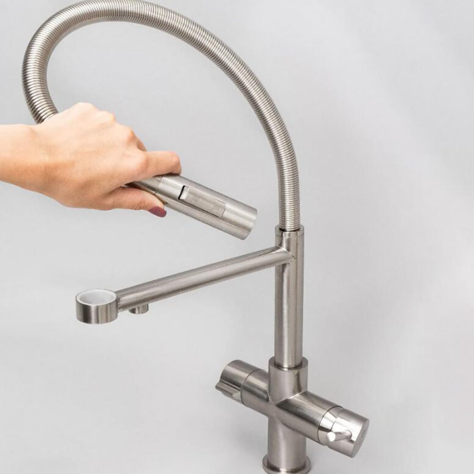 Grifo de Cocina de 3 vías extraíble de latón con Doble manija Flexible y Acabado Cepillado.