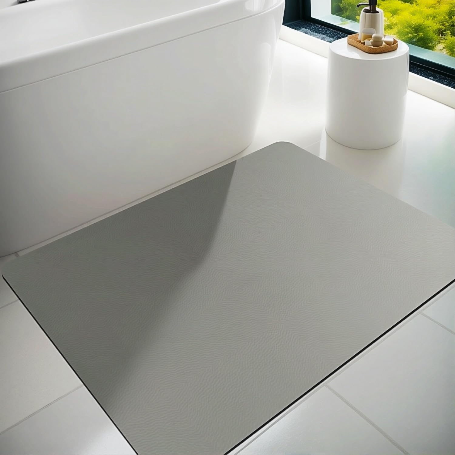 Dolic Bath Mat Bathroom Rugs Rubber Non-Slip Thin Bathroom Mat Absorbent Quick Dry Stain Resistant Bath Mat Rug for Floor Bathmat Easy Cleaning Shower Rug(Light Grey, 60 x 90 cm)