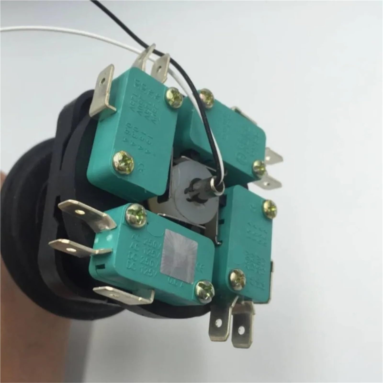 Interruttore a joystick con pulsante momentaneo a 4 posizioni con blocco monoleva interruttore a croce AC DC 250 V/125 V 30 mm HKF4-11A-4L(HKSF4-11A-4 Latching)