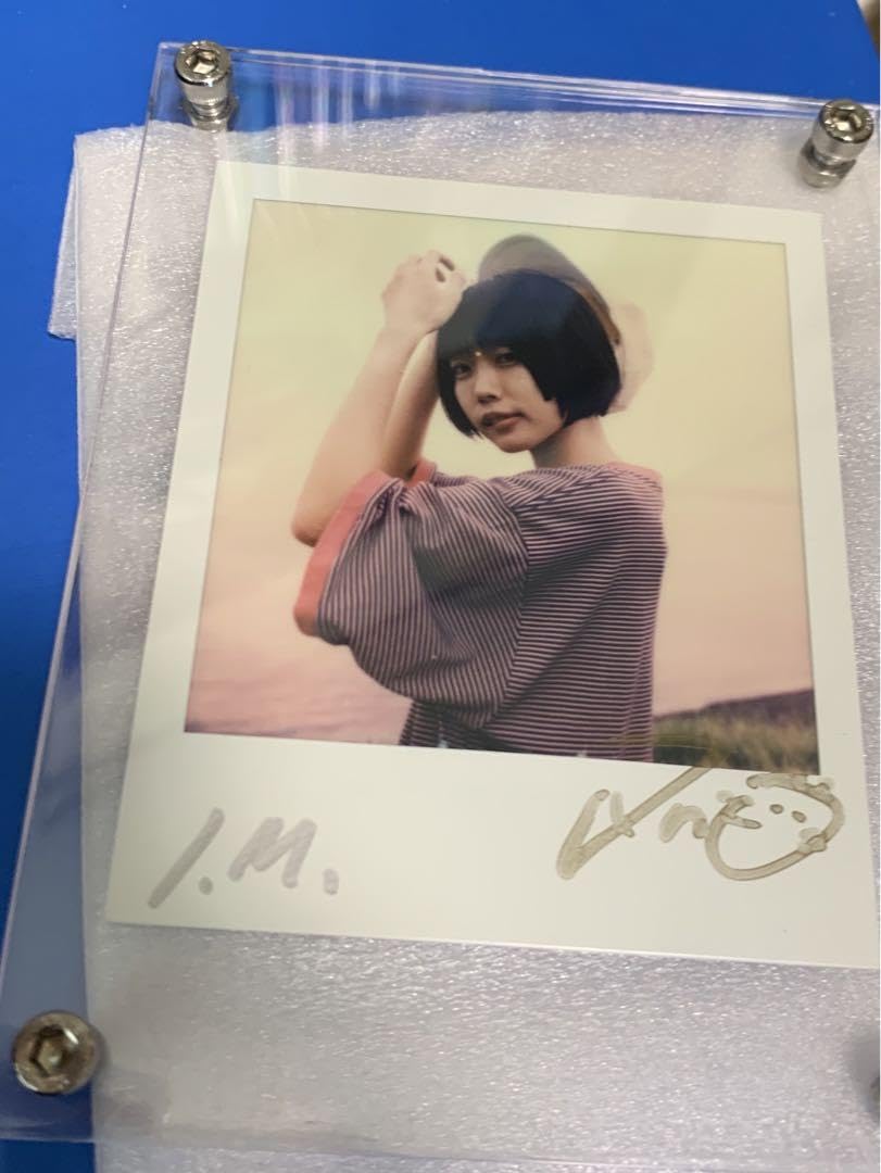 Amazon.co.jp: あのちゃん 直筆サイン入り ポラロイド写真 : おもちゃ 