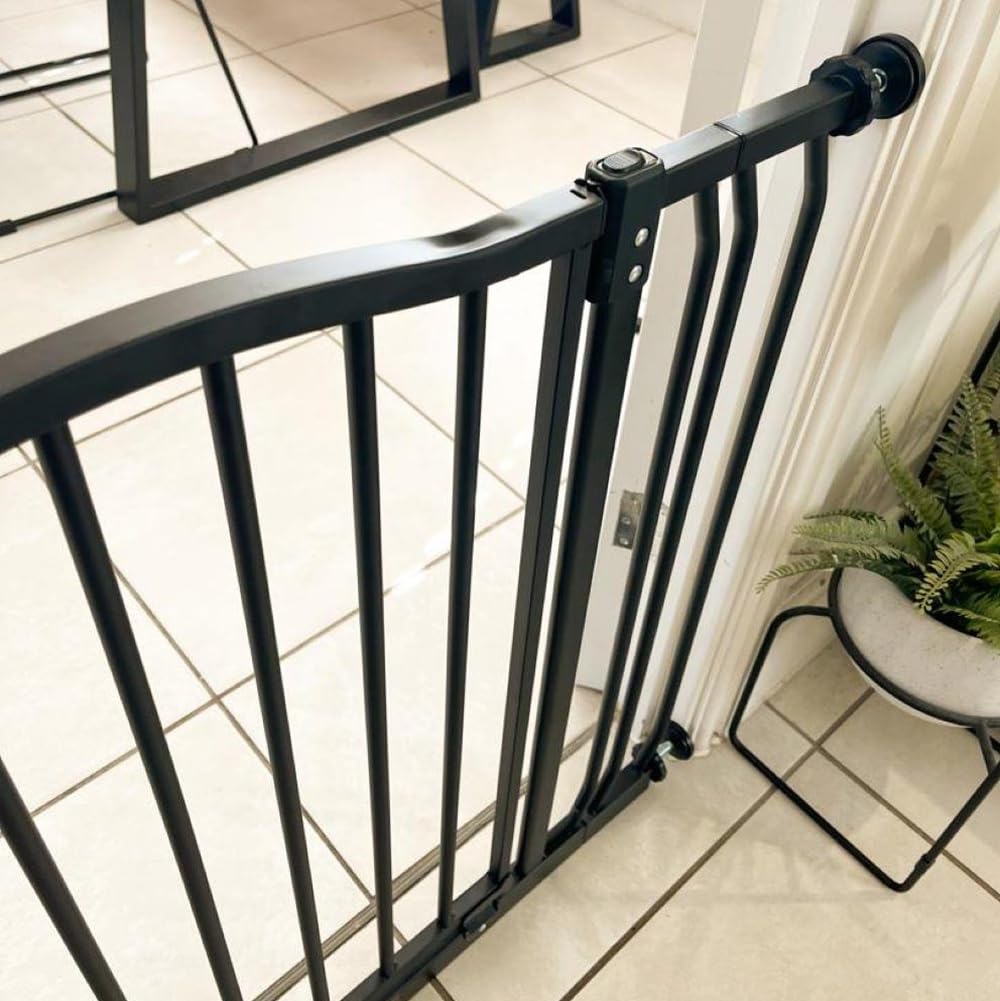 Bettacare Curved Top Dog Gate, 161cm - 170cm, Matt Black, Pressure Fit Pet Gate for Puppy and Dog, Easy Installation — view 7