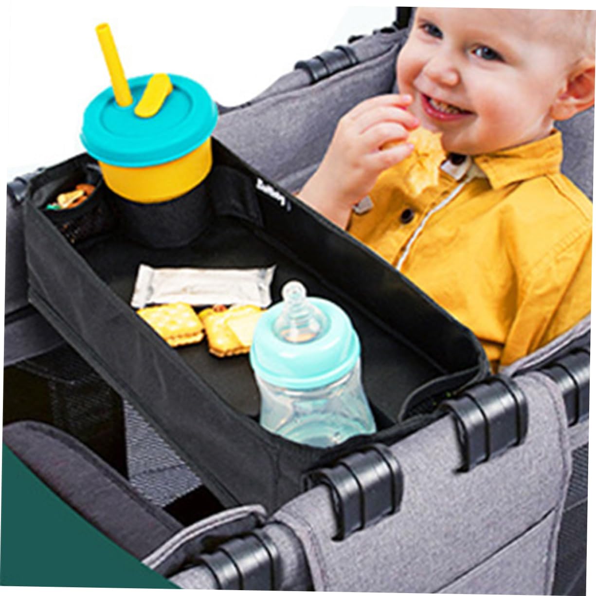 SUPVOX Plateau à Goûter pour Poussette, Porte-gobelet et Porte-téléphone, Toile Robuste, Fixation à Clip, pour Voyage, Noir | Format L, Usage Voyage, Design Luxueux, Compatible Poussette et Voiturette, Accessoire Pratique pour Parents