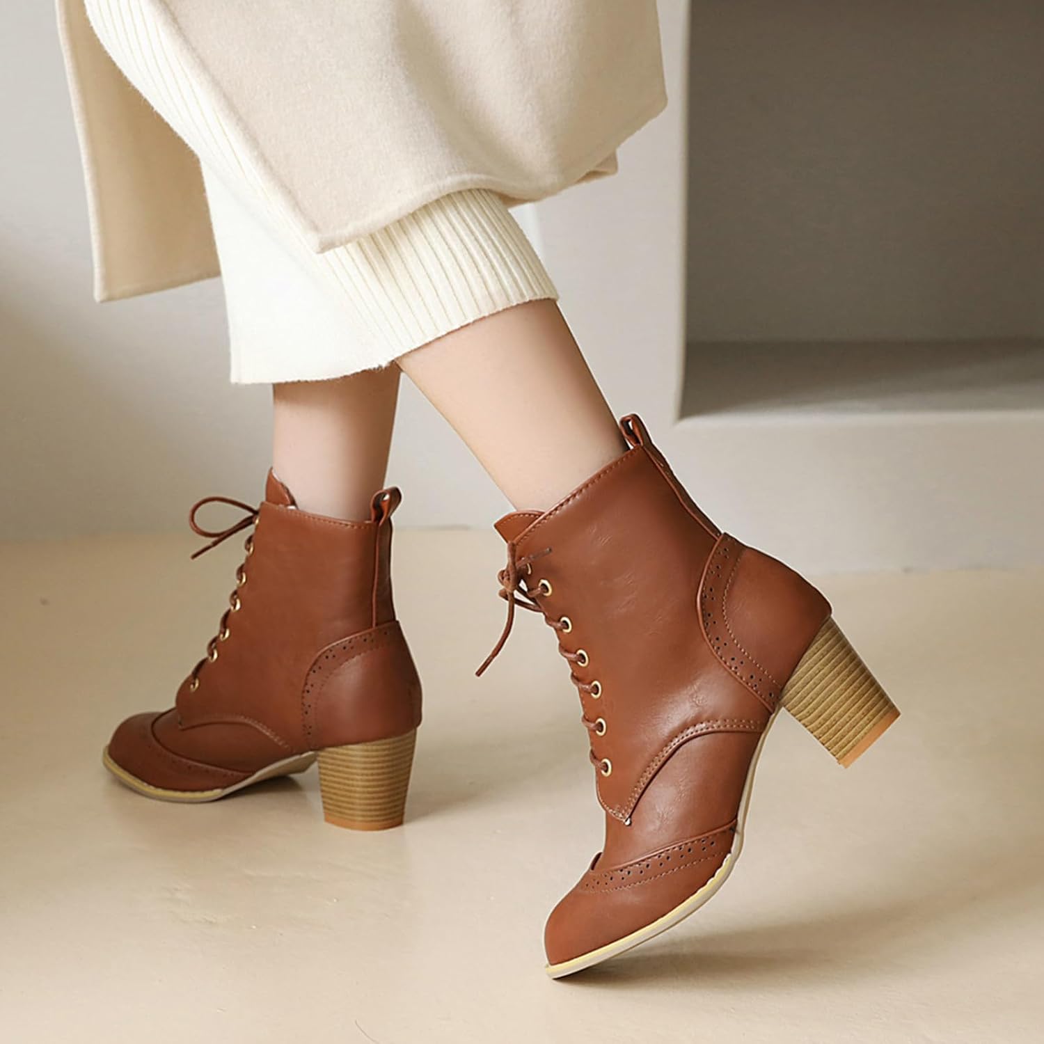 UniqueStride Women's Brogue Ankle Boots Lace Up Bootie with Chunky... - 第 28/35 張圖片