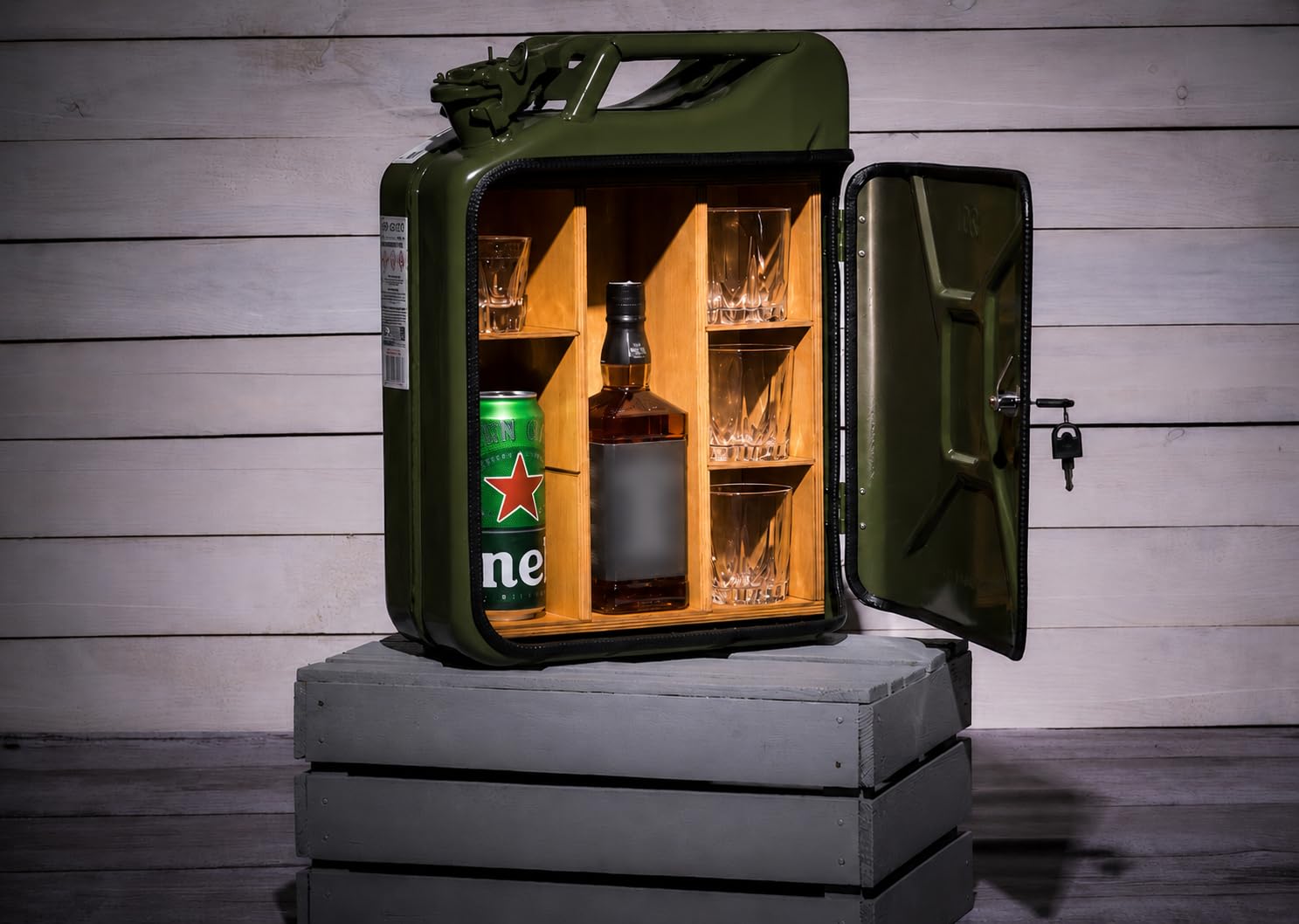 20L Kanister Bar inkl. 3 Whisky Gläser- Jerrycan 4 Herausnehmbaren Fächern Grüner Metall Mobile Bar Geburtstagsgeschenk für Männer, Abschließbarer Minibar - Größe: 36x46x18cm
