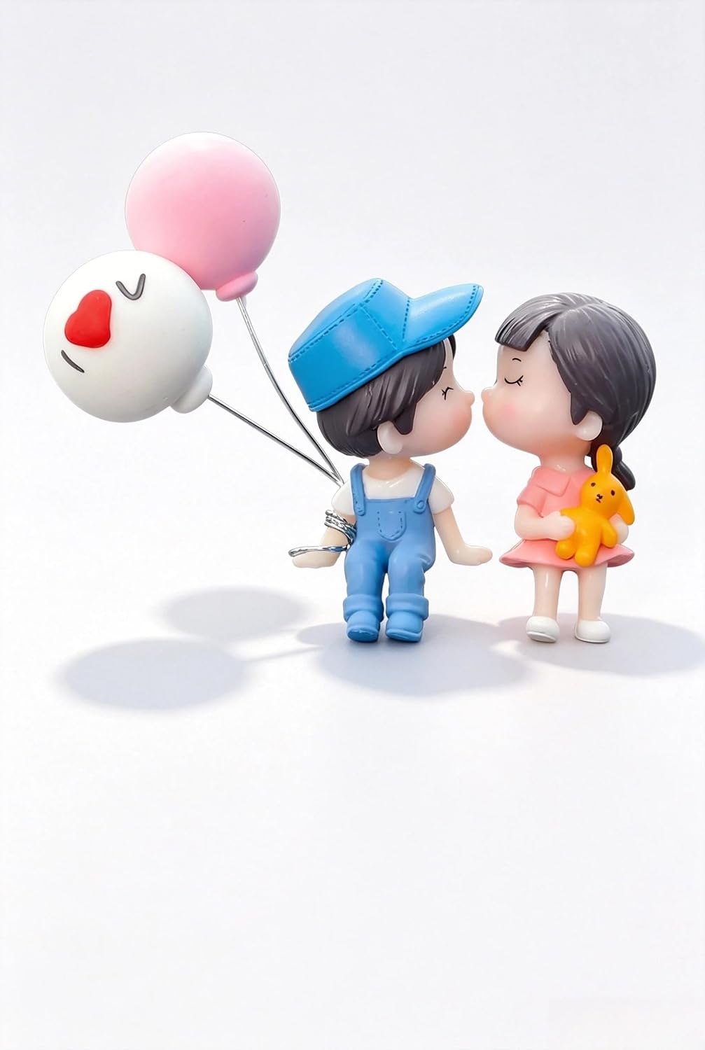 2 PCS Cute Dashboard Decorations, Resin Kiss Couple Car Ornament with Heart Balloon, Cartoon Figurine Car Interior Accessories for Women, Universal for Most Cars (Blue)