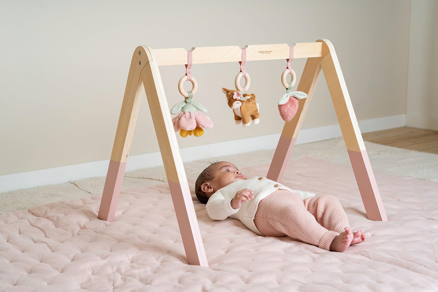 Little Dutch Baby Gym Spieltrapez Spielbogen Holz inkl. Anhänger rosa - Fairy Garden