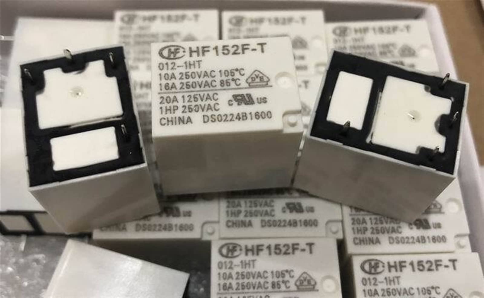 Relé HF152F-T 024-1HST para solucionar problemas de encendido en placas de control