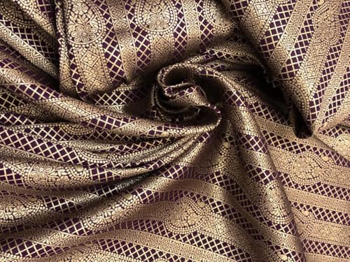 Tissu brocart de soie violet mûrier, l'élégance intemporelle du motif cachemire