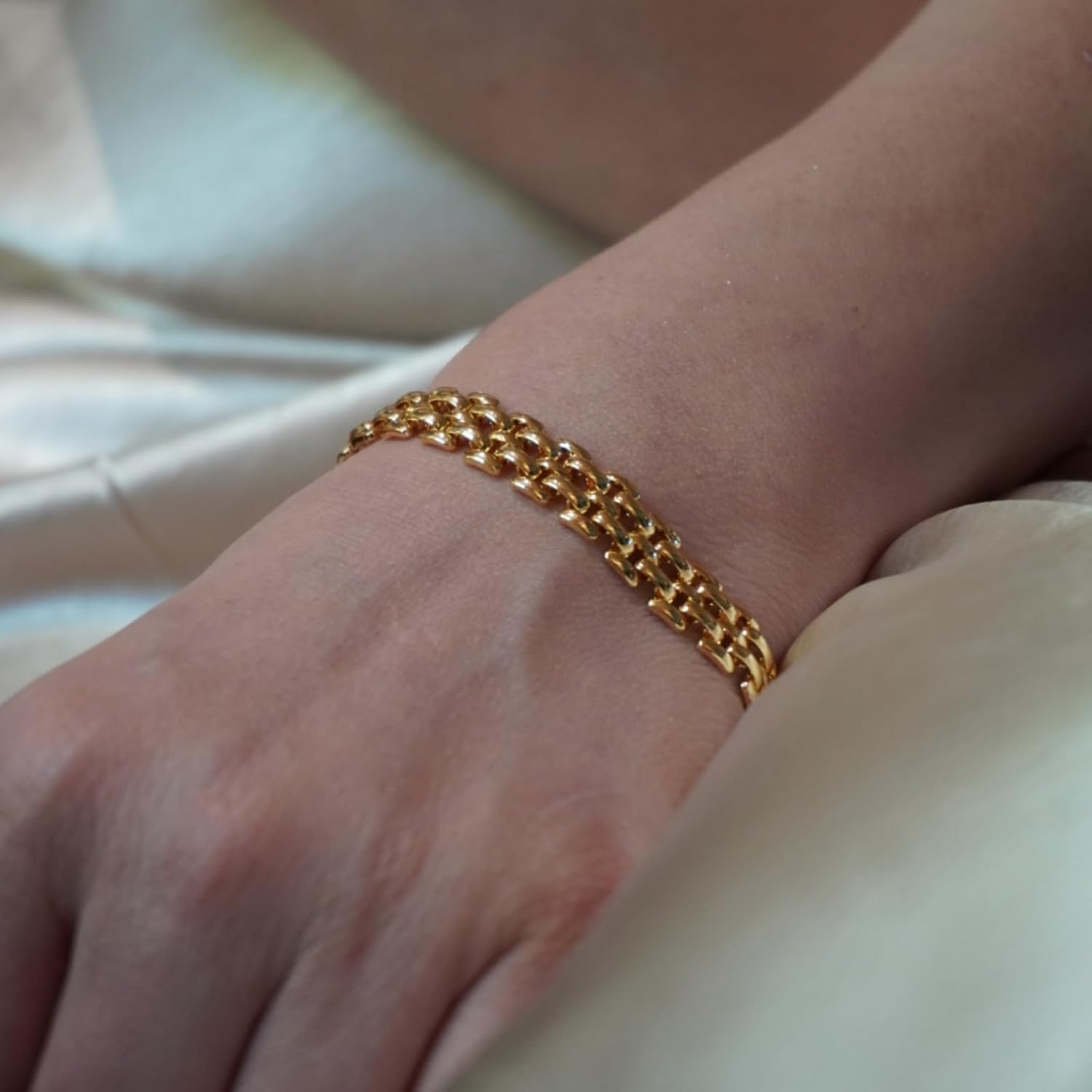 Watch Chain Bracelet for Women 18k Gold Plated Classic Cuban Link Bracelet Non-Tarnish Waterproof 7 inches Ideal Jewellery Gift for Girlfriend Mother - Image 5