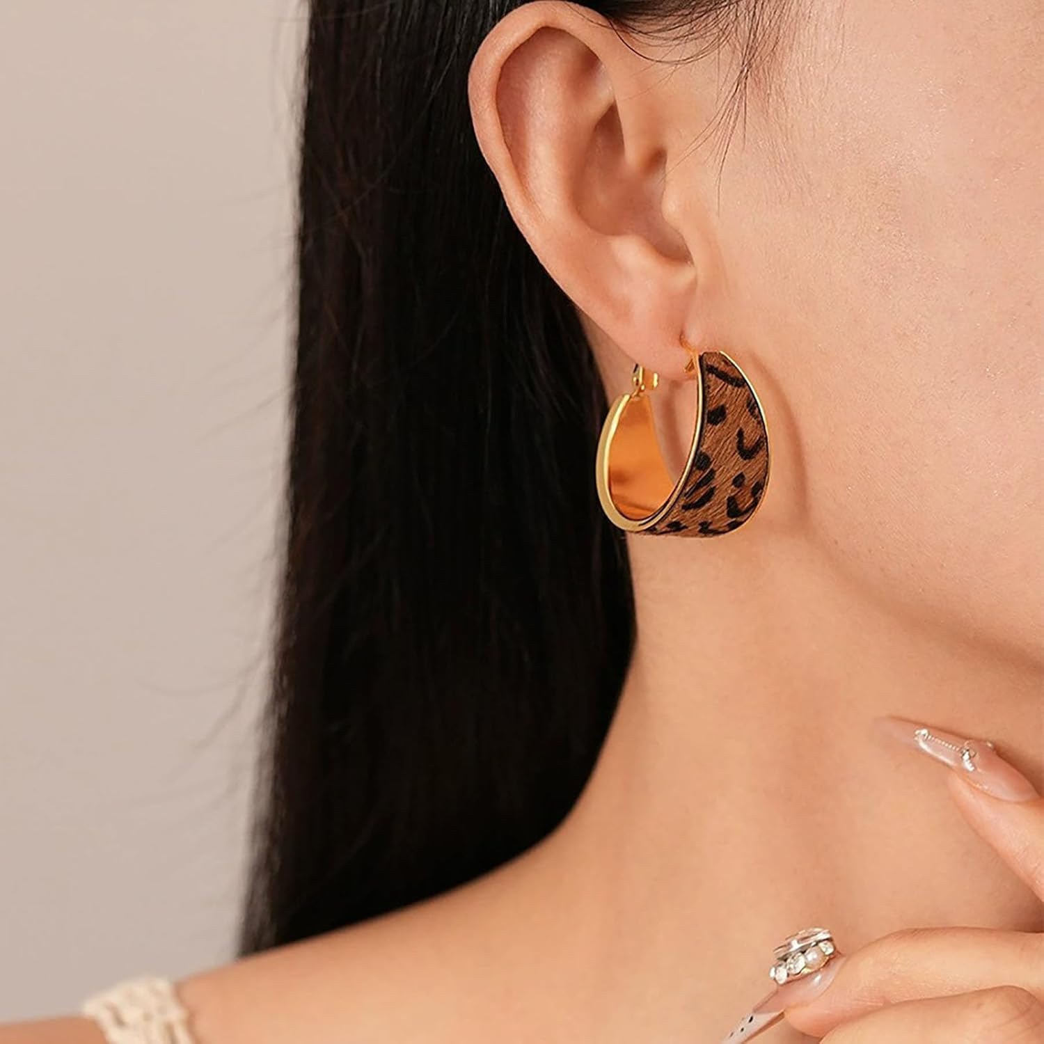 Punk Leopard Print Circle Stud Earrings Gold Wide Hoop Earring Chunky Exaggerated Hoop Drop Earring Thick Leopard Print Circle Earrings Jewelry for Women - Image 2