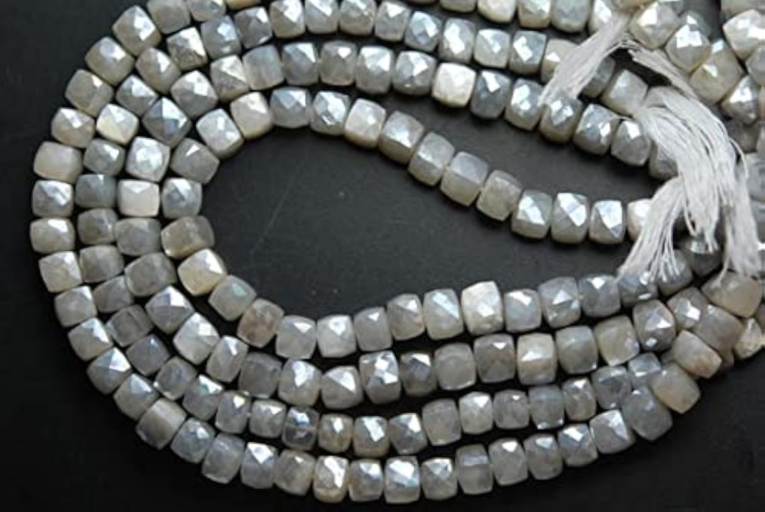 Pierre de lune mystique grise facettée 7-8mm pour raviver l'éclat de vos bijoux