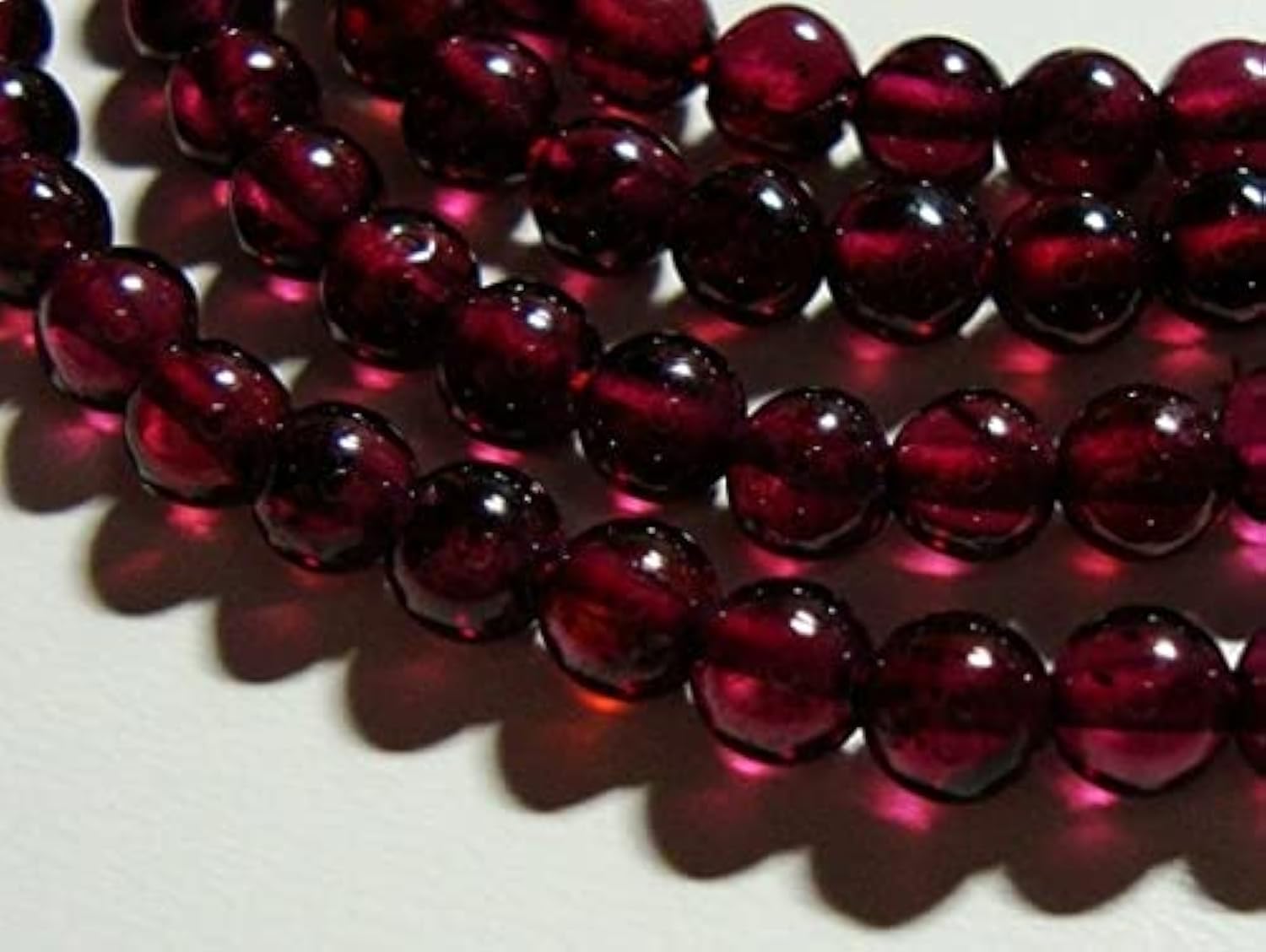 Grenat rhodolite perles framboise 15.5" pour sublimer vos tenues de soirée élégantes