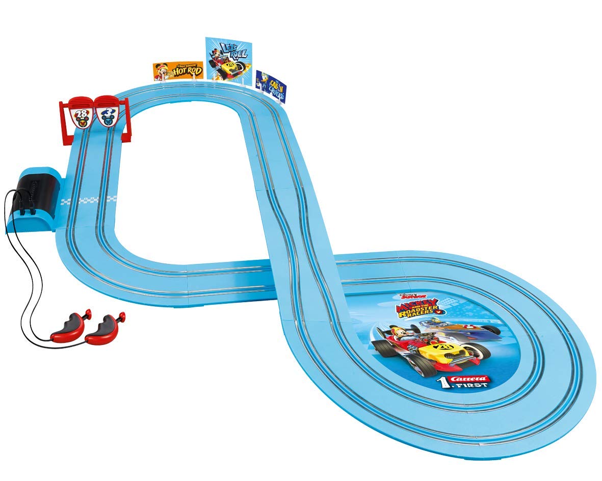 Carrera First Mickey And The Roadster Racers – Set Pista da Corsa a Batteria e Due macchinine con Topolino e Paperino – Gioco Adatto per Bambini dai 3 Anni