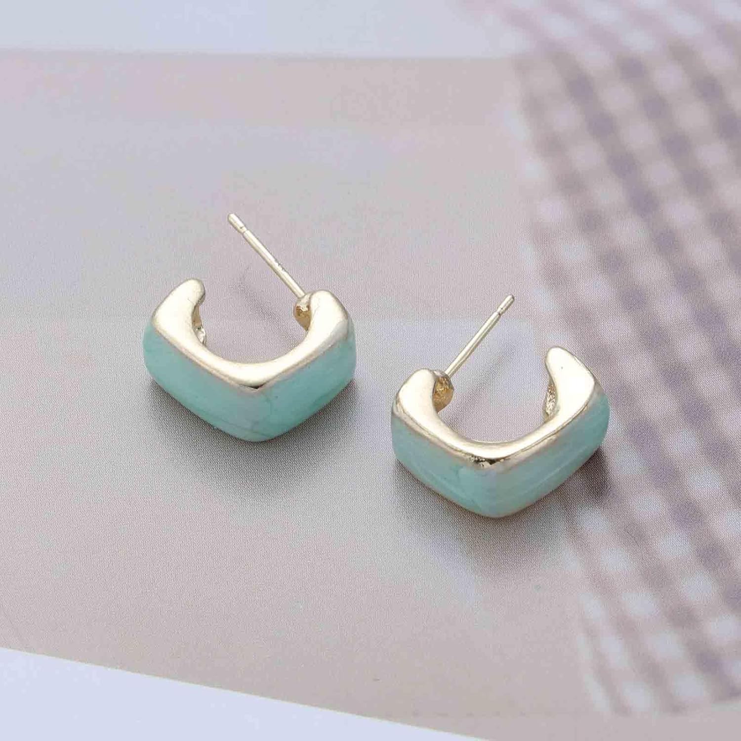 Vintage Mint Green Enamel Hoop Earrings Acrylic C Shape Earrings Enamel Open Hoop Earring Green Mint Huggie Earring Jewelry for Women - Image 4