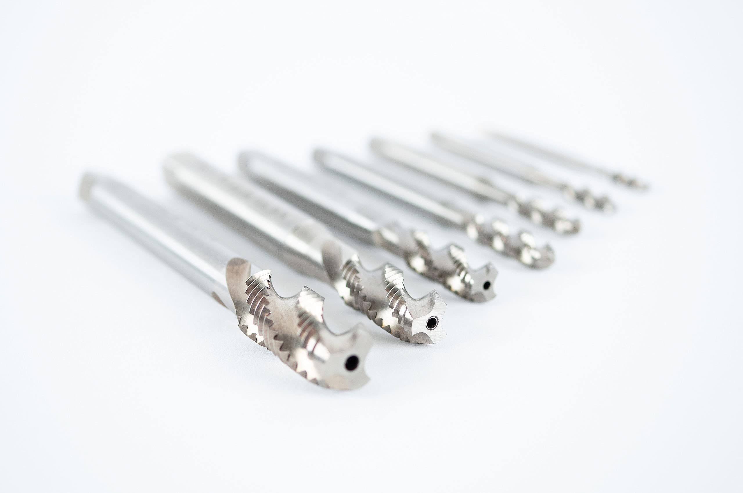 Set di maschi filettati M3-M12, 14 pezzi, HSS-G, con foro cieco a macchina, versione levigata, forma C 35°, spirale a destra, filettatura metrica, trapano a spirale, con cassetta in acciaio