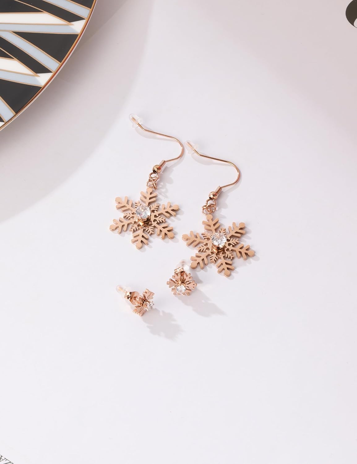 2 Pairs Cubic Zirconia Snowflake Stud Earrings, Fashionable Snowflake Earrings Dangle, Made with 316L Hypoallergenic Surgical Steel, Perfect Christmas Jewelry Gift for Women, Sexy and Elegant