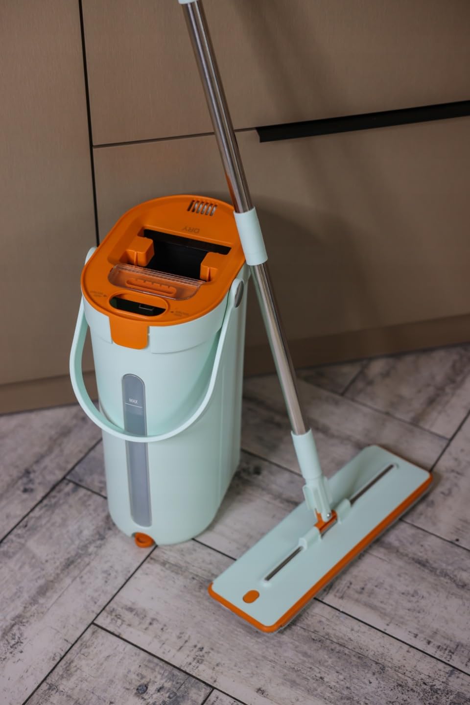 City Mopa Plana con Cubo – Sistema de Separación de Agua Limpia y Sucia, 2 Mopas de Microfibra, Limpieza Sin Marcas para Suelos, Azulejos y Parquet