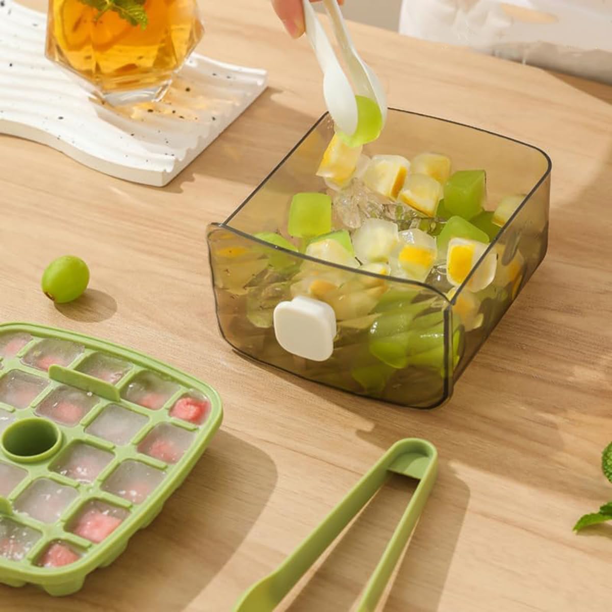Tragbare Eismaschine mit Deckel und Aufbewahrungsbox, 48 Würfel Doppeldeck, Intelligentes 2-in-1-Design, schnelles Eis mit einer Berührung für die Küche zu Hause