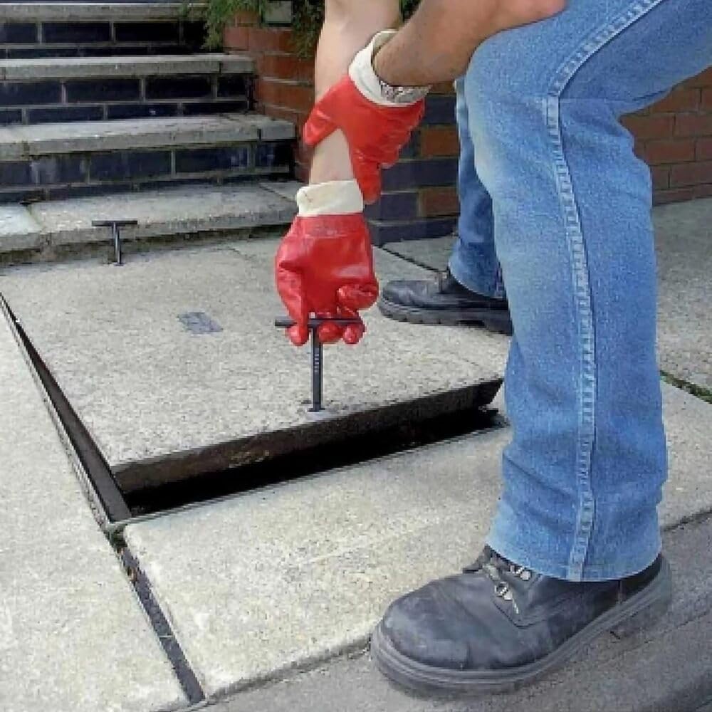 Dekton Set di 2 chiavi per pozzetto con manico a T, copertura in acciaio resistente, maniglia a T, ideale per sollevare scarichi, fognature, coperture di accesso, resistenti alla ruggine, durevoli per