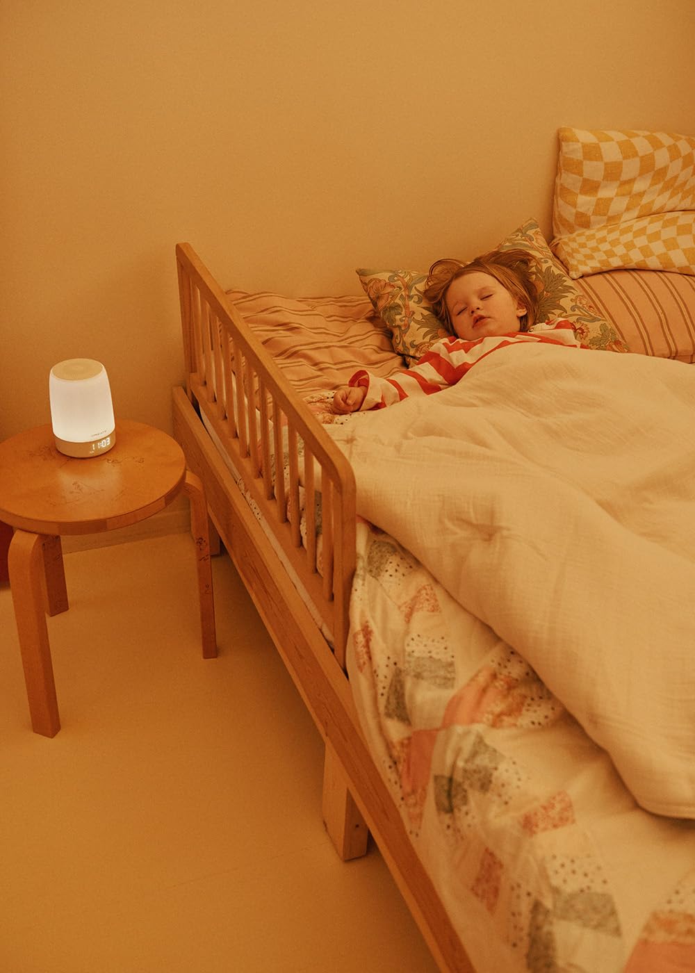CREATE/BABY DREAM CONNECT/Lámpara de sueño y ruido blanco para bebés con WiFi verde sage/Conexión Bluetooth. 3 funciones. 32 pistas de audio. 8 modos de iluminación LED. 10h de autonomía. 3W