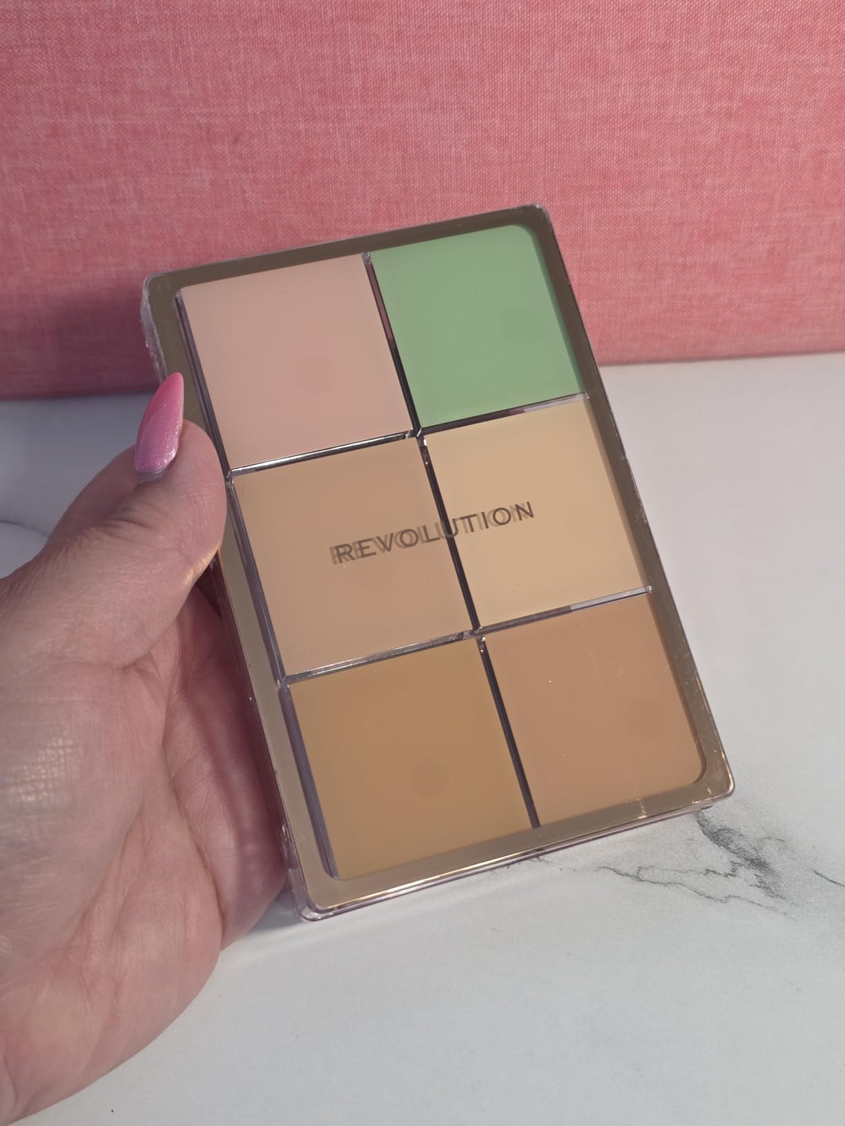 Revolution Beauty London Revolution Everything Base Face Icon Complexion Palette, Multi-Use Cream Contour, Concealer, Corrector, Highlighter & Blush Kit, Vegan & Cruelty-Free, Light
