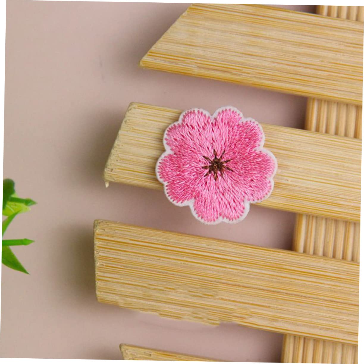 STOBOK 150piezas Parches Decorativos De Ropa De Cereza Parches De Hierro Compactos Para Abrigos y Gorras Accesorios De Costura Para Manualidades y Reparaciones