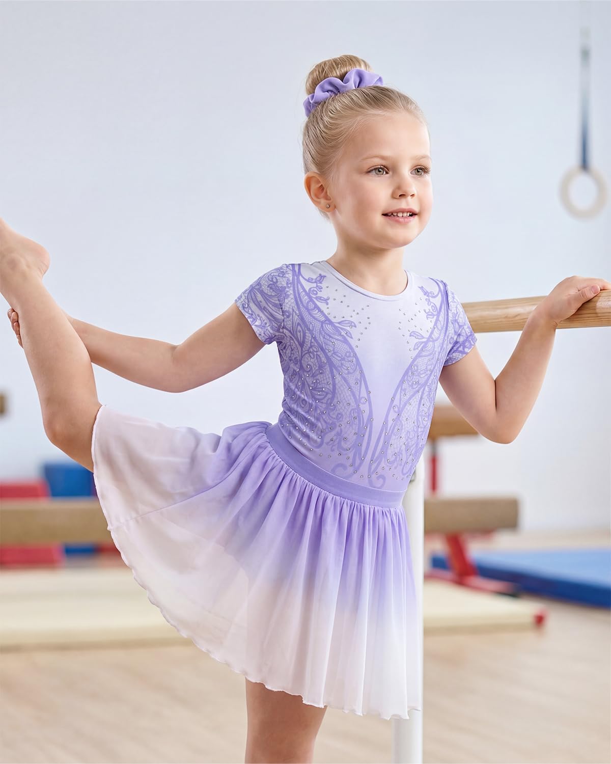 Gogokids Dziewczęcy trykot gimnastyczny ze spódnicą, strój gimnastyczny z krótkim rękawem z błyszczącymi kamieniami strasu i nadrukiem | 3-częściowy zestaw do tańca do baletu, jogi, występów |