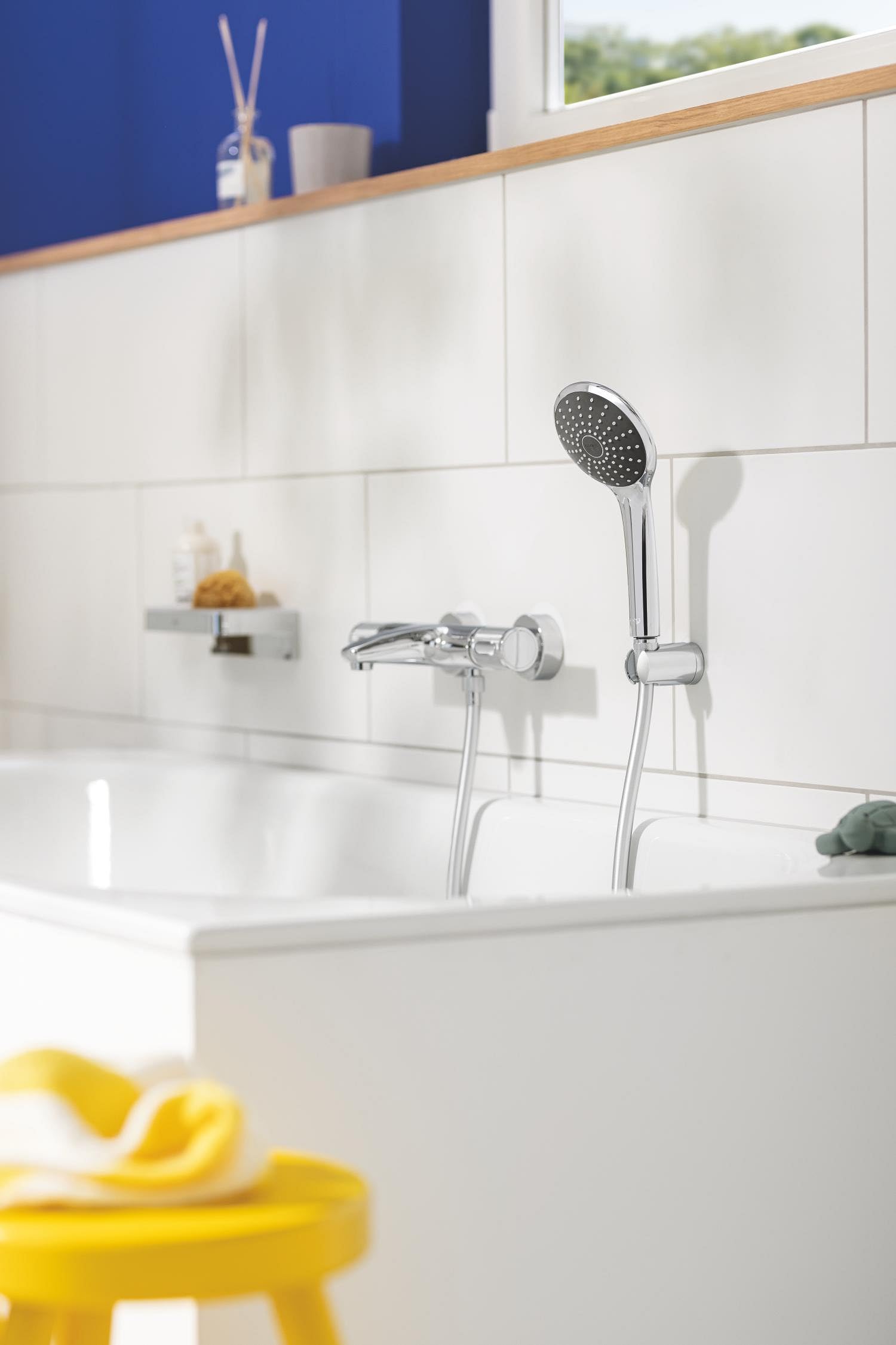 GROHE Vitalio Joy 110- Conjunto de ducha (teleducha 11 cm con 1 chorro, barra ducha 62 cm, soportes de pared metal, flexo 1,75 m, menor consumo agua, instalación QuickGlue), cromo, 27324000