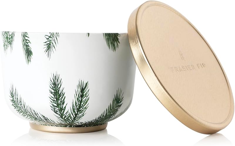 Velas perfumadas Thymes para mujeres y hombres – Lata con tapa – Decoración de lujo para el hogar – Velas navideñas con notas de crujientes agujas de abeto siberiano, madera de cedro y sándalo (abeto Frasier, 6.5 oz)