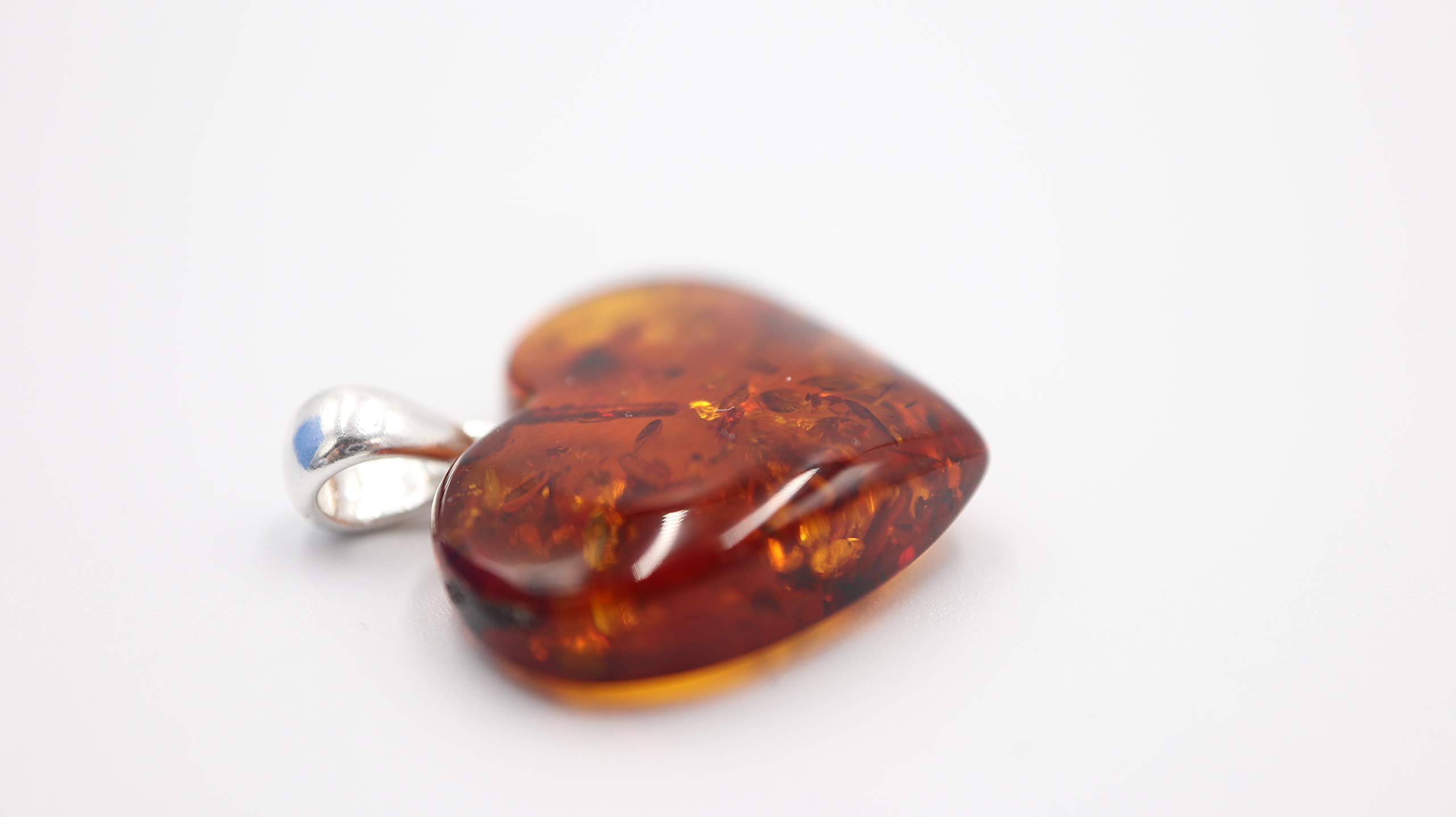 Ciondolo a forma di cuore in ambra baltica color cognac, con fiocco in argento Sterling 925