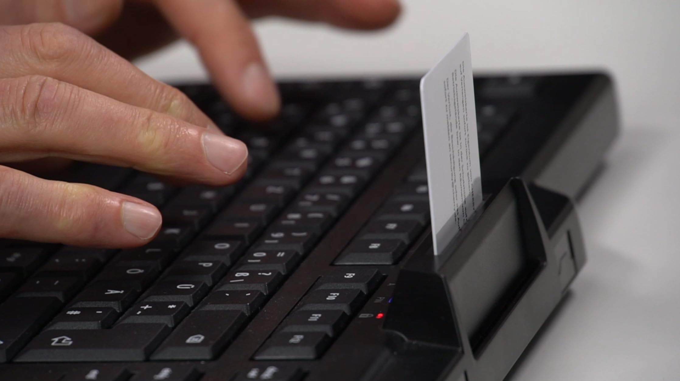 CHERRY Secure Board 1.0, Clavier Sécurisé Filaire avec Lecteur de Carte et Interface RFID/NFC, Disposition Belge (AZERTY), Connexion USB-A, Noir