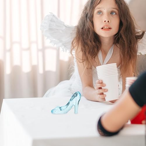 Miniatura 8 de Figura decorativa de zapatos de tacón alto de princesa de cristal para niños, zapatilla acrílica, accesorio para casa de muñecas en miniatura,