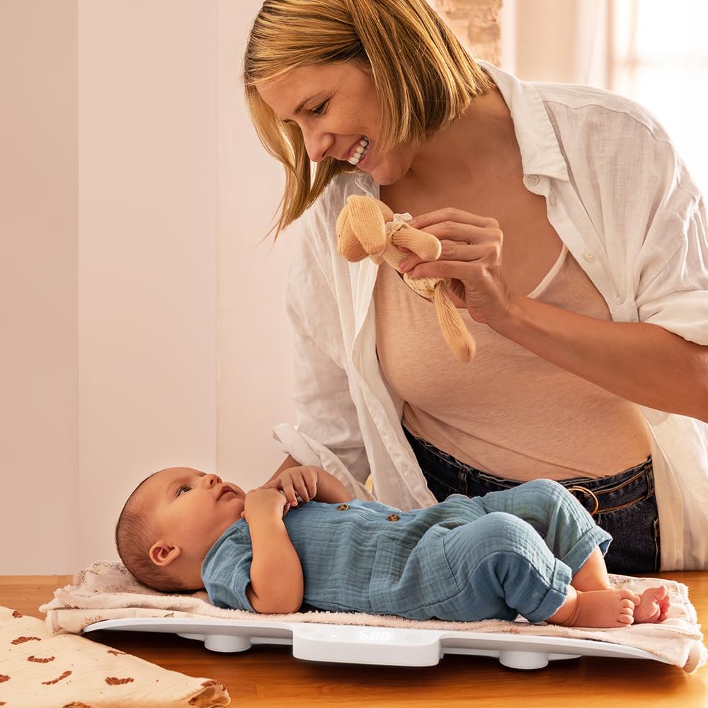 Cecotec Bilancia Digitale per Bambini Baby Nana Babycare Smartweight. Display a Led, Superficie di Supporto 60 x 25 cm, Capacità di Misura da 50 gr a 40 kg, Multifunzione, Spegnimento Automatico